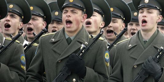 des soldats russes lors d une repetition