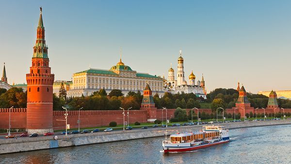 moskva flod kremlin sunset