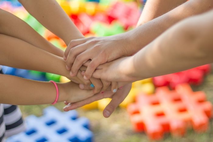 Comment Réussir à Rencontrer une femme russe : être bien entouré !